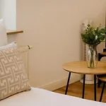 Raha - Modernes Studio-apartment - Hbf - Privat Parkplatz *