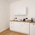 Raha - Modernes Studio-apartment - Hbf - Privat Parkplatz *