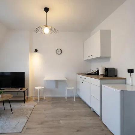 Raha - Modernes Studio-apartment - Hbf - Privat Parkplatz