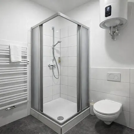 Raha - Modernes Studio-apartment - Hbf - Privat Parkplatz * Erfurt